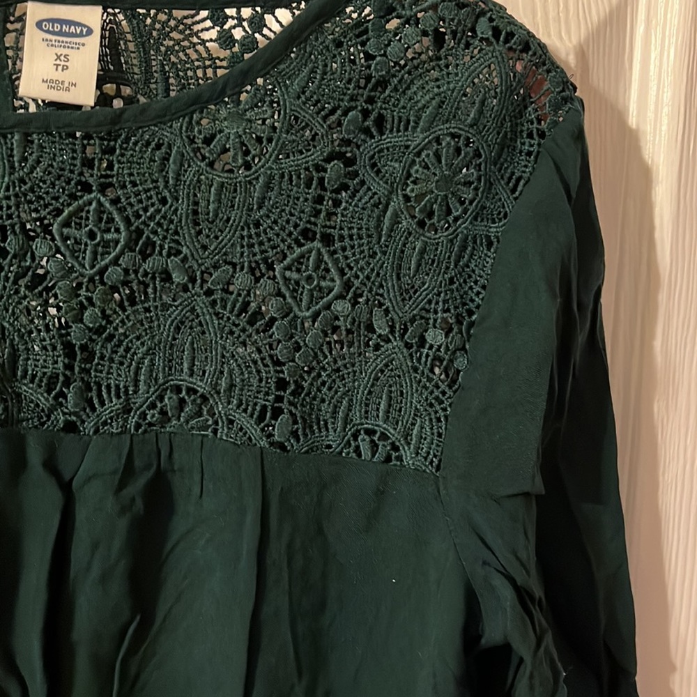Old Navy top with lace (3) - Picture 2 of 6